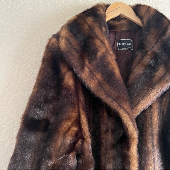 Vintage Fur coat by Terry Lewis Classic Luxeries Size 1x - Picture 3 of 11